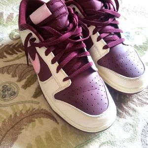 👏😮👏😮 Valentines Day Nike Dunks ♥❤💕  Size 11.5 *Bundle* XL hoodie button Up.